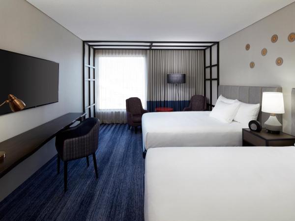 DoubleTree By Hilton Montreal : photo 4 de la chambre chambre avec 2 lits queen-size - vue sur ville