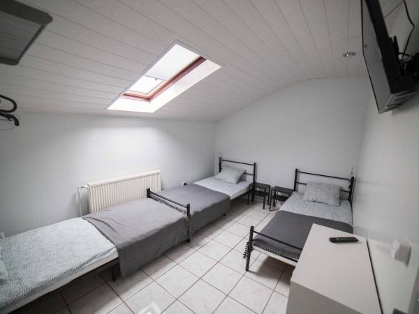 Pokoje Jaśminowa : photo 1 de la chambre chambre triple basique avec salle de bains commune