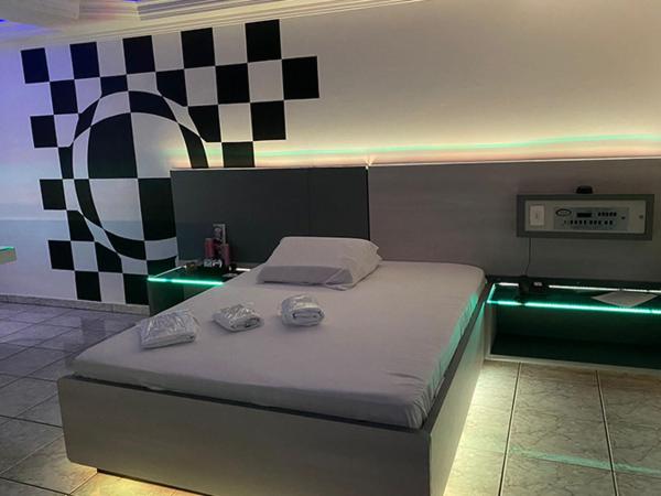 MOTEL 2000 : photo 3 de la chambre suite deluxe