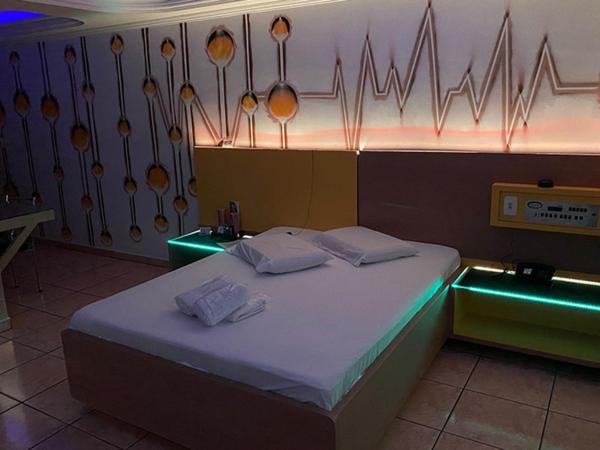 MOTEL 2000 : photo 5 de la chambre suite deluxe