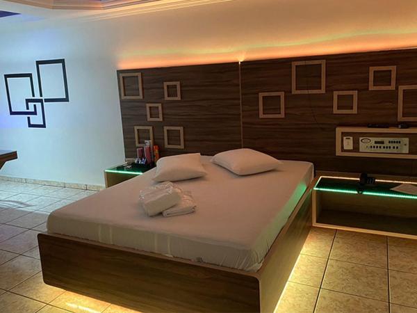 MOTEL 2000 : photo 6 de la chambre suite deluxe