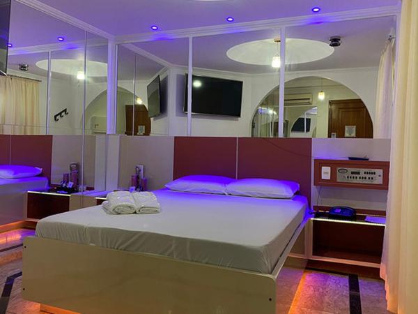 MOTEL 2000 : photo 7 de la chambre suite deluxe