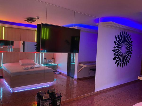 MOTEL 2000 : photo 2 de la chambre suite deluxe