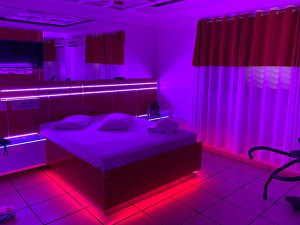 MOTEL 2000 : photo 7 de la chambre suite lit queen-size deluxe