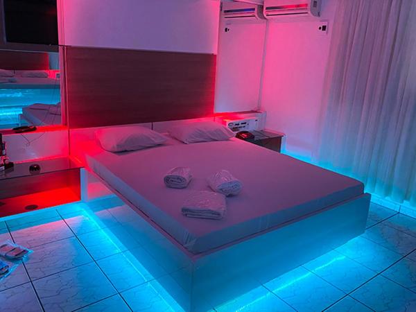 MOTEL 2000 : photo 8 de la chambre suite lit queen-size deluxe