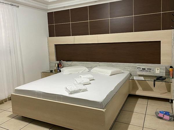 MOTEL 2000 : photo 9 de la chambre suite lit queen-size deluxe