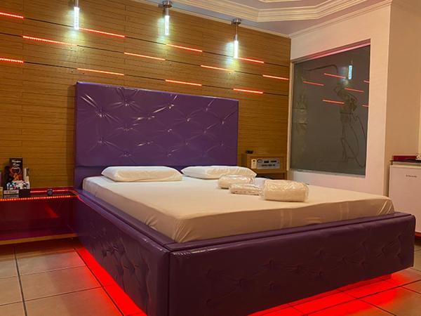 MOTEL 2000 : photo 3 de la chambre suite deluxe avec baignoire spa