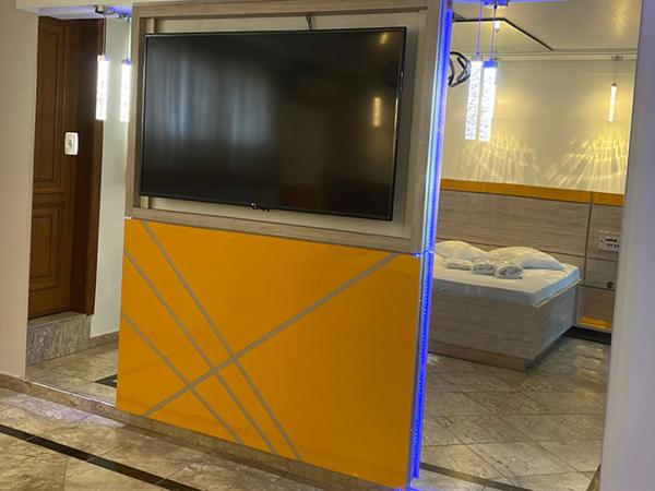 MOTEL 2000 : photo 7 de la chambre suite avec piscine privée