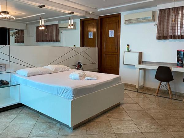 MOTEL 2000 : photo 4 de la chambre suite avec piscine privée