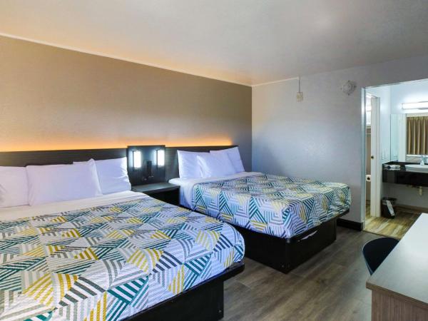 Motel 6-Sacramento, CA - North : photo 8 de la chambre chambre deluxe avec 2 lits queen-size