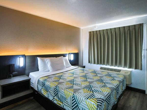 Motel 6-Sacramento, CA - North : photo 6 de la chambre chambre lit queen-size