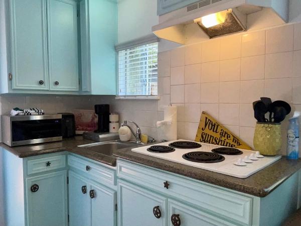 Morse Cottage : photo 6 de la chambre chambre double avec salle de bains privative