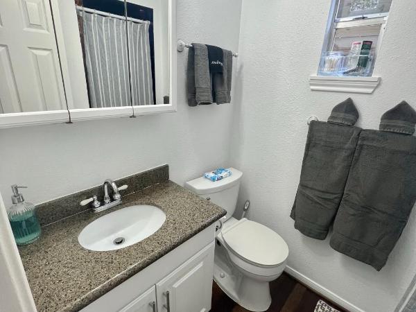 Morse Cottage : photo 9 de la chambre chambre double avec salle de bains privative