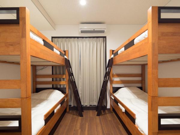 Ryokan Hostel Gion : photo 1 de la chambre chambre quadruple avec salle de bains