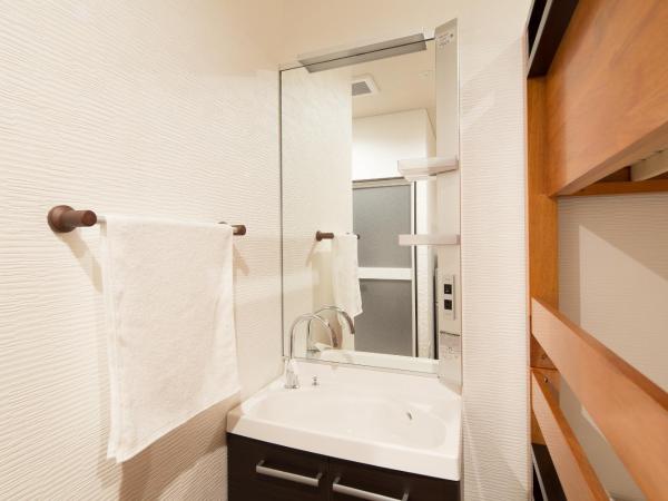 Ryokan Hostel Gion : photo 3 de la chambre chambre quadruple avec salle de bains