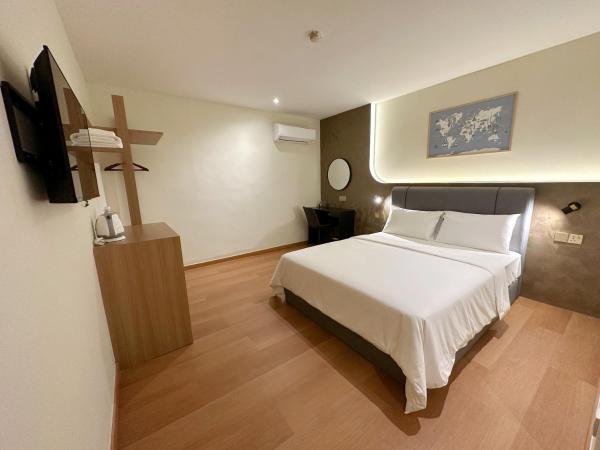 The Borneo Hotel : photo 2 de la chambre chambre lit queen-size supérieure (sans fenêtre)