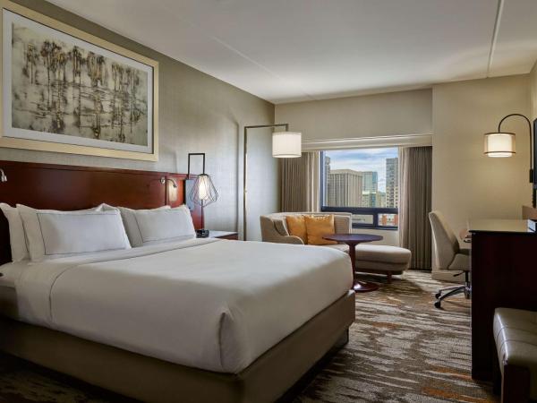 Hilton Denver City Center : photo 2 de la chambre king room with transfer shower - mobility access