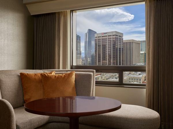 Hilton Denver City Center : photo 2 de la chambre chambre lit king-size - vue sur ville - Étage Élevé