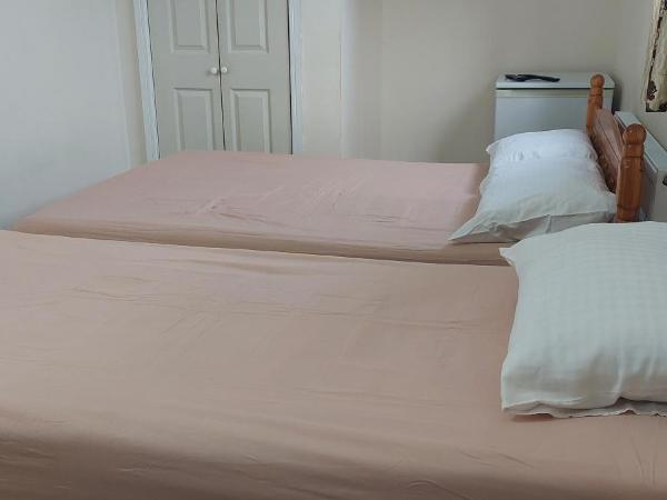 RK Heritage Hotel : photo 4 de la chambre chambre triple avec salle de bains privative