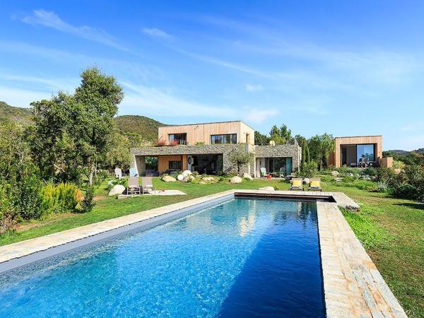 Les lofts de palombaggia : photo 5 de la chambre villa avec piscine privée