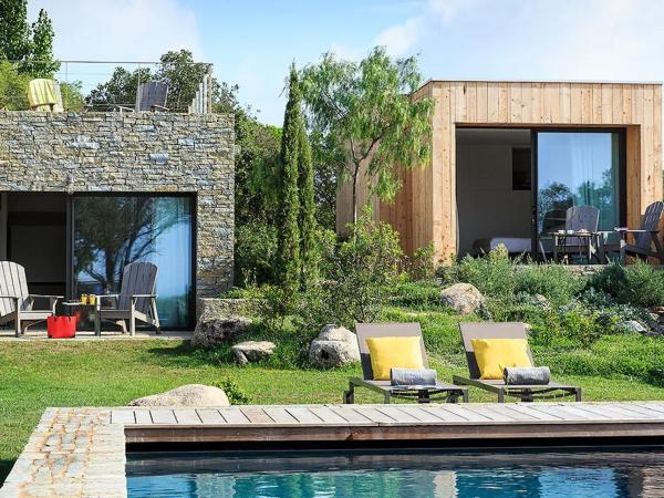 Les lofts de palombaggia : photo 3 de la chambre villa avec piscine privée