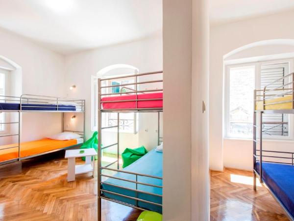 Downtown Hostel : photo 4 de la chambre lit dans dortoir mixte de 8 lits 