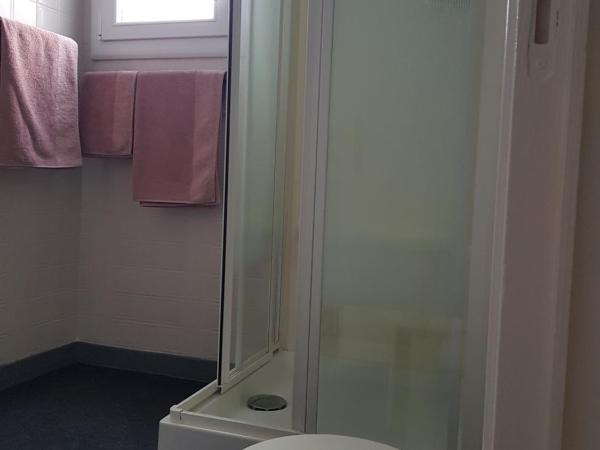 Chez Zabou : photo 7 de la chambre chambre double avec salle de bains privative