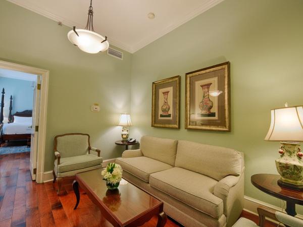 voco St James Hotel, an IHG hotel : photo 2 de la chambre suite lit king-size