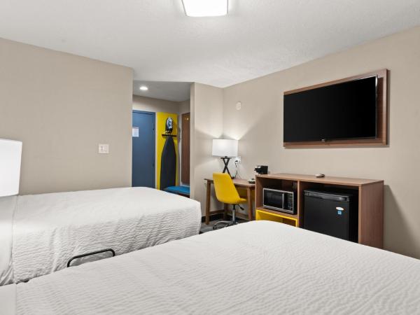 Days-Inn by Wyndham Albuquerque I-25 : photo 1 de la chambre chambre double avec 2 lits doubles - non-fumeurs