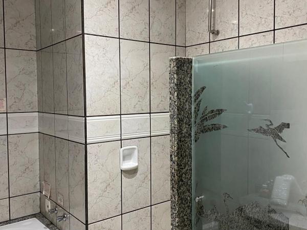 MOTEL 2000 : photo 8 de la chambre suite deluxe avec baignoire spa