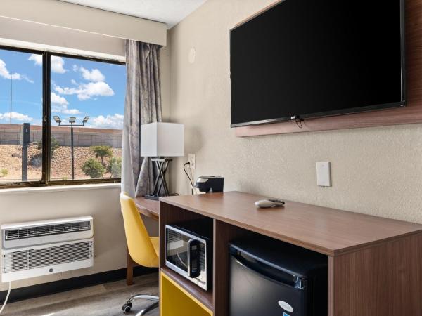 Days-Inn by Wyndham Albuquerque I-25 : photo 6 de la chambre chambre 2 lits queen-size - non-fumeurs