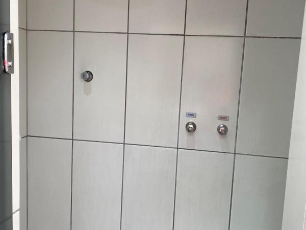 MOTEL 2000 : photo 9 de la chambre suite lit king-size avec baignoire spa