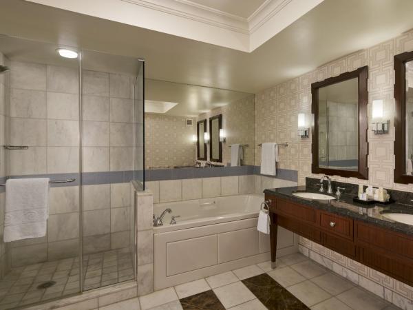 Caesars Palace Hotel & Casino : photo 5 de la chambre chambre 1 lit king-size augustus - vue sur strip - non-fumeurs