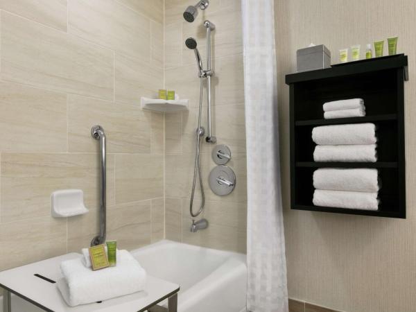 Hilton Orlando/Altamonte Springs : photo 4 de la chambre chambre lit king-size avec baignoire - accessible aux personnes à mobilité réduite et adaptée aux personnes malentendantes
