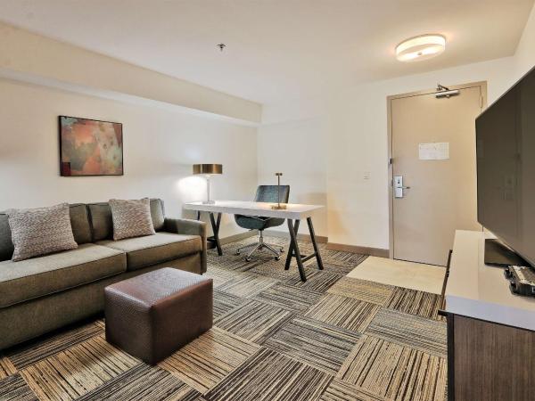 Hilton Garden Inn Albuquerque/Journal Center : photo 2 de la chambre suite junior lit king-size avec canapé-lit