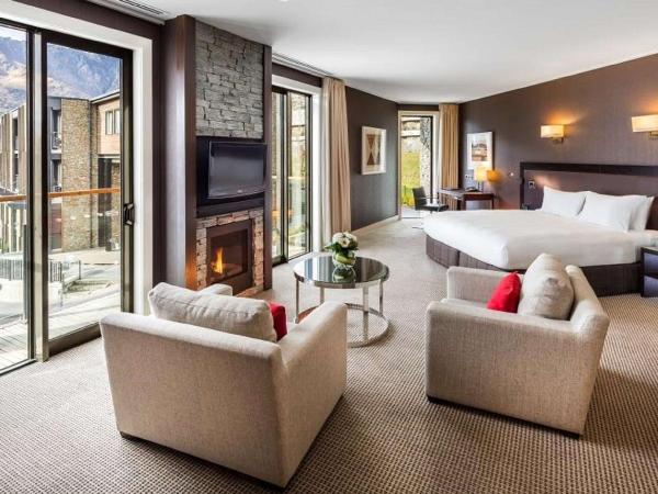 Hilton Queenstown Resort & Spa : photo 1 de la chambre chambre lit queen-size - pour personnes à mobilité réduite