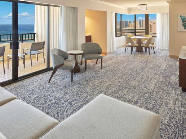 Hilton Hawaiian Village Waikiki Beach Resort : photo 2 de la chambre tapa collection one-bedroom corner king suite with ocean view