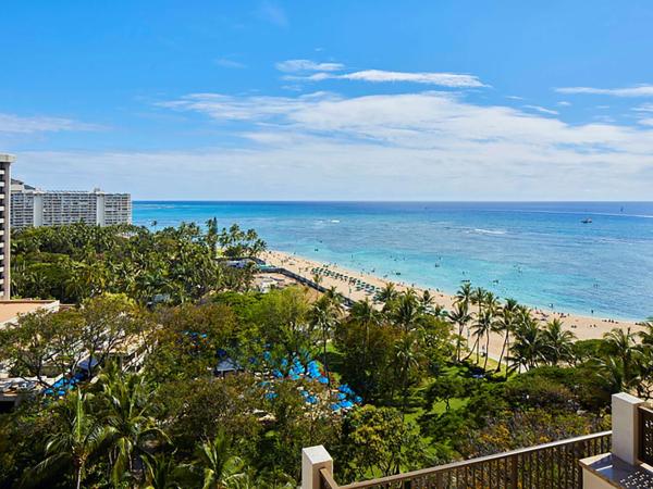 Hilton Hawaiian Village Waikiki Beach Resort : photo 3 de la chambre suite junior avec douche accessible en fauteuil roulant