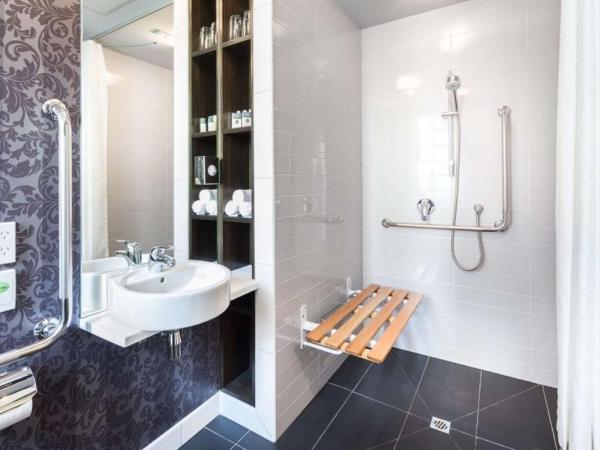 DoubleTree by Hilton Queenstown : photo 6 de la chambre chambre lit king-size - accessible aux personnes à mobilité réduite