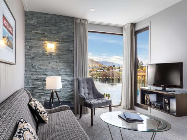 DoubleTree by Hilton Queenstown : photo 2 de la chambre hébergement lit king-size deluxe - vue sur lac