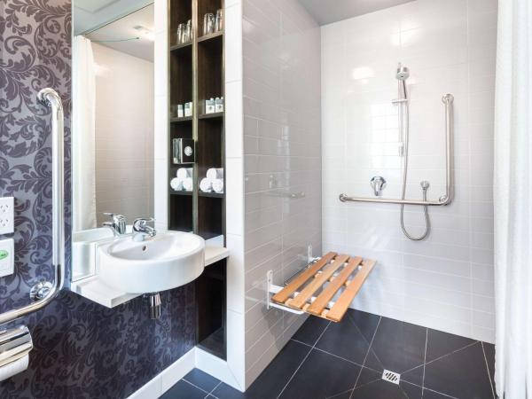 DoubleTree by Hilton Queenstown : photo 5 de la chambre chambre lit king-size - accessible aux personnes à mobilité réduite