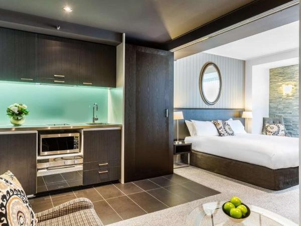 DoubleTree by Hilton Queenstown : photo 3 de la chambre chambre lit king-size - accessible aux personnes à mobilité réduite