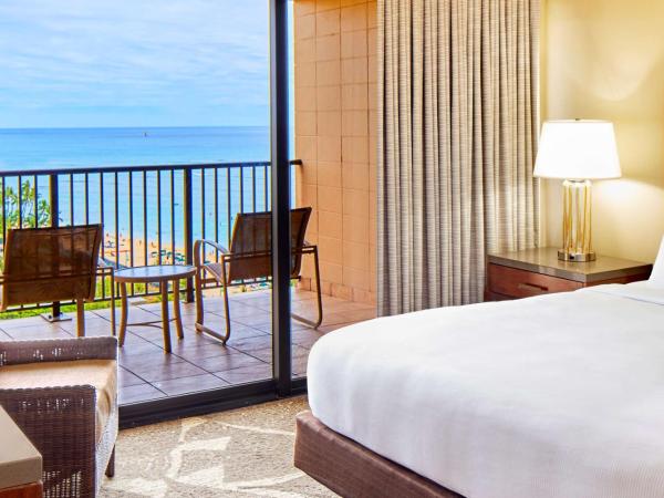 Hilton Hawaiian Village Waikiki Beach Resort : photo 4 de la chambre suite junior avec douche accessible en fauteuil roulant