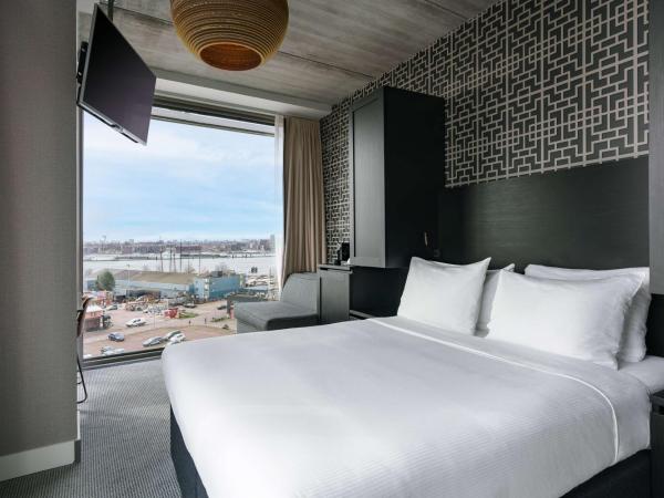 DoubleTree by Hilton Amsterdam - NDSM Wharf : photo 1 de la chambre chambre supérieure lit queen-size