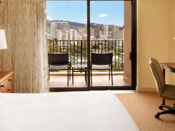 Hilton Hawaiian Village Waikiki Beach Resort : photo 4 de la chambre kalia tower king room with resort view