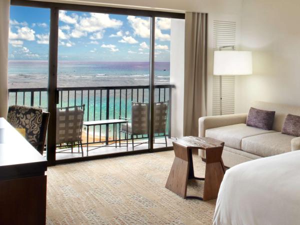 Hilton Hawaiian Village Waikiki Beach Resort : photo 2 de la chambre hébergement lit king-size tour ali'i - vue sur océan