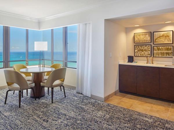 Hilton Hawaiian Village Waikiki Beach Resort : photo 2 de la chambre suite junior d’angle - vue sur océan