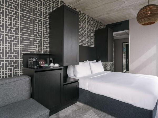 DoubleTree by Hilton Amsterdam - NDSM Wharf : photo 7 de la chambre chambre supérieure lit queen-size