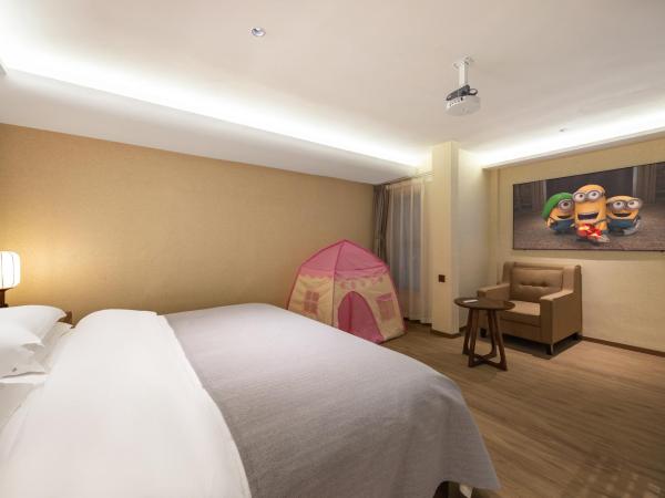 Honglu Garden Hotel Xi'an Bell and Drum Tower Huimin Street Store : photo 2 de la chambre yuechang'an · theme movie viewing parent child room