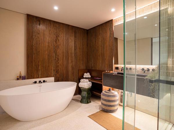Barcelo Coconut Island, Phuket : photo 10 de la chambre suite lux avec jacuzzi
